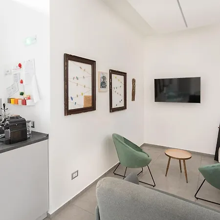 Πανσιόν Little Square