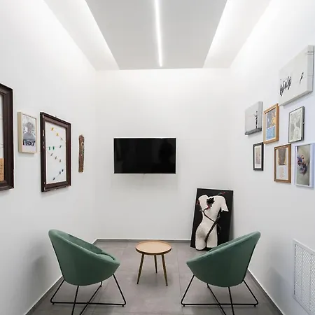 Πανσιόν Little Square Arona