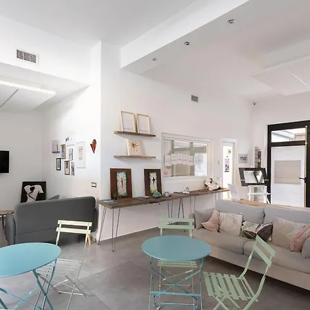 Little Square Πανσιόν 3*