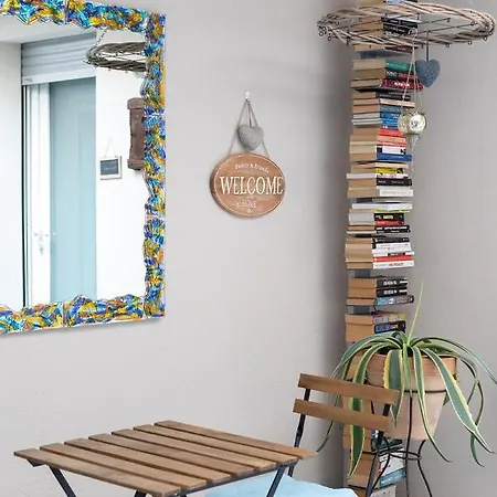 Πανσιόν Little Square 3*