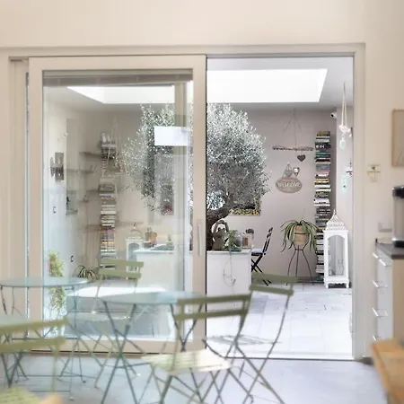 Πανσιόν Little Square