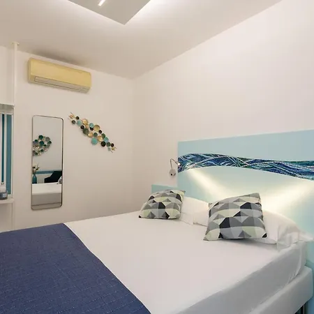 Little Square أرونا