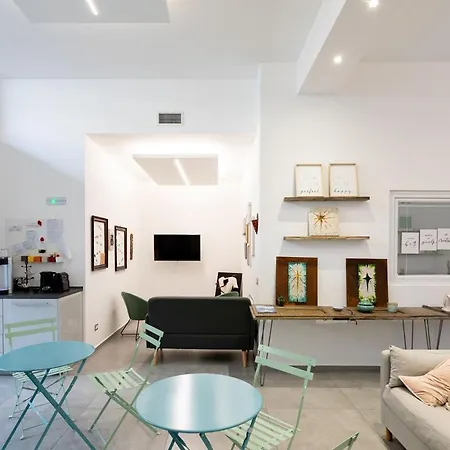 Little Square Πανσιόν