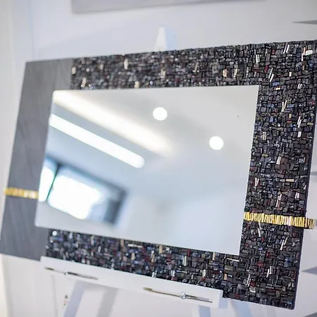 Πανσιόν Little Square Arona