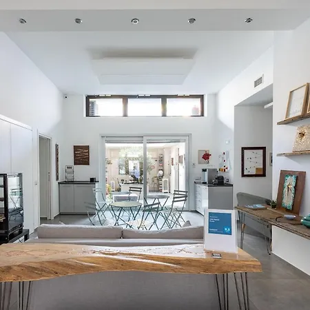 Little Square Πανσιόν 3*