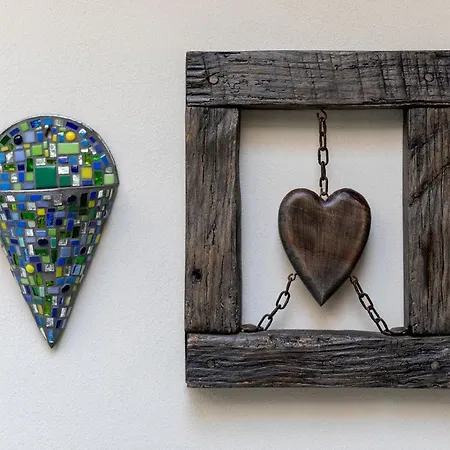 Little Square أرونا