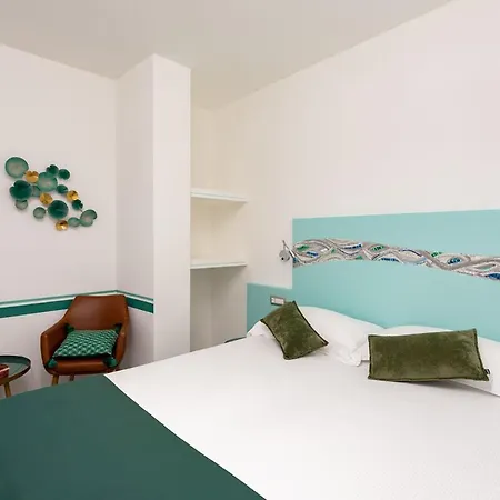 Πανσιόν Little Square