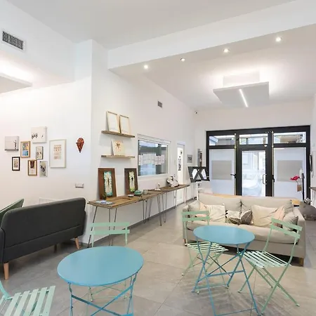 Πανσιόν Little Square