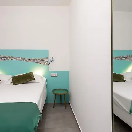 Little Square Πανσιόν