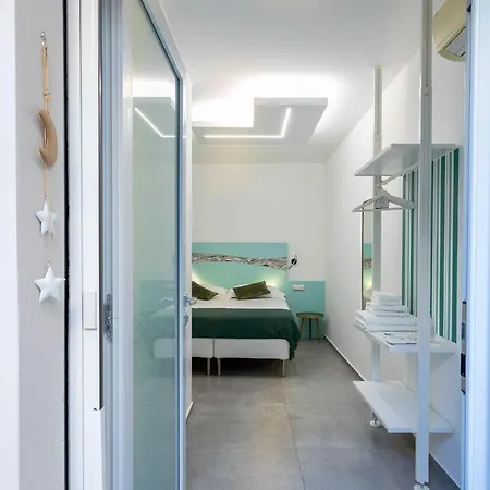 Little Square Πανσιόν 3*