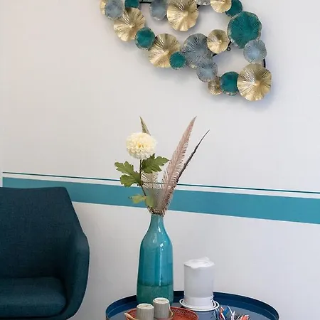 Little Square Πανσιόν 3*