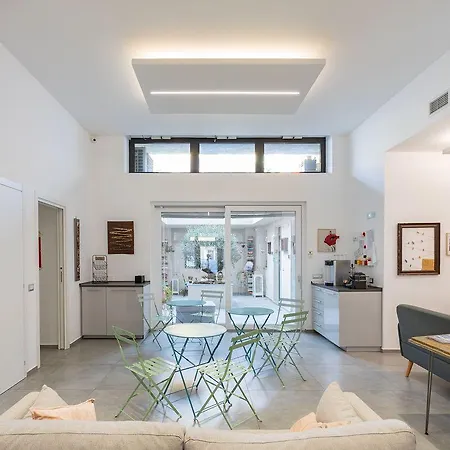 Little Square Πανσιόν