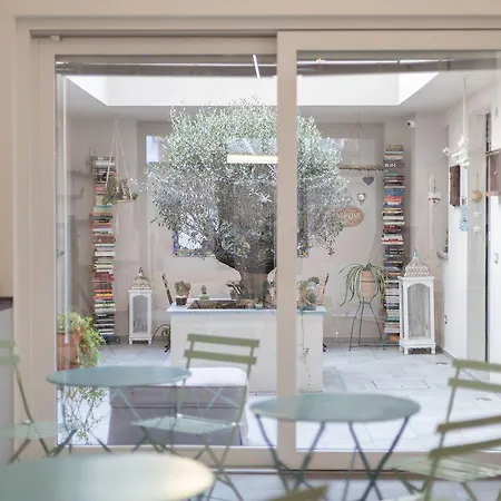 Little Square Πανσιόν