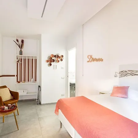 Little Square 3* أرونا