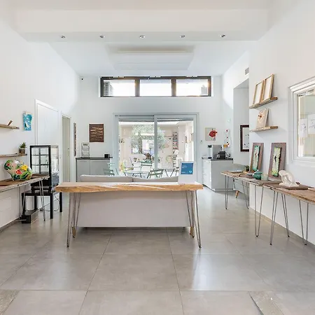 Πανσιόν Little Square